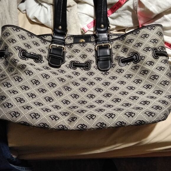 Dooney and Bourke large bag - Picture 1 of 14